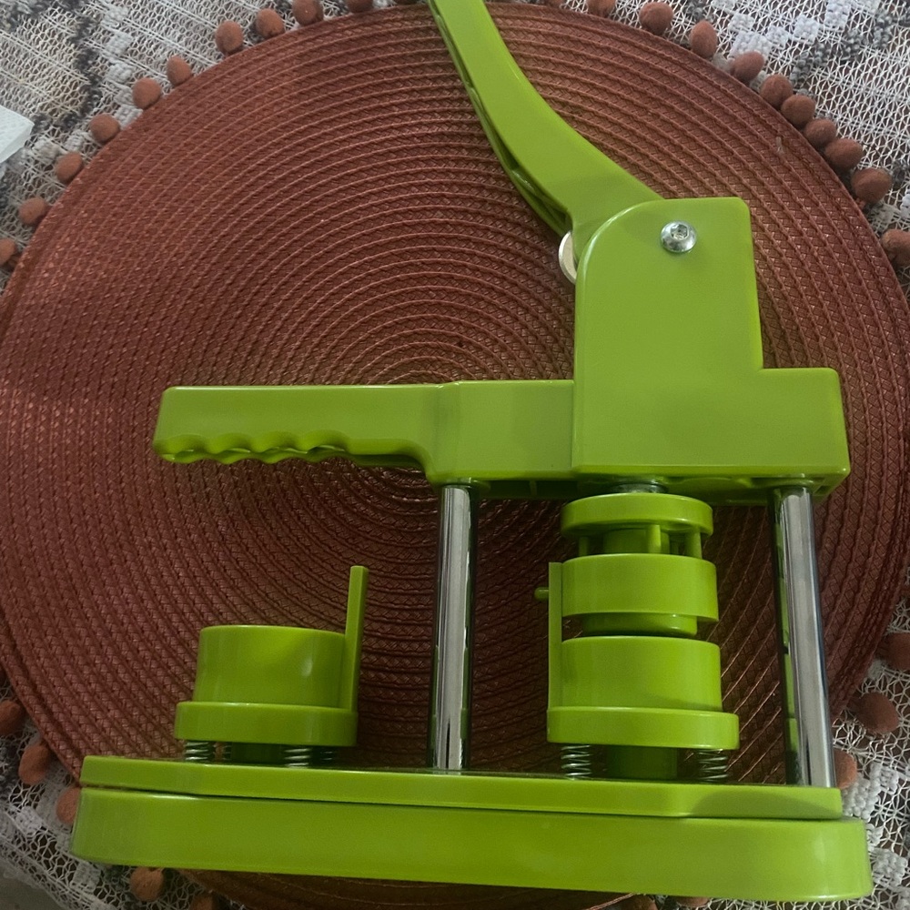 Green Button Maker Machine